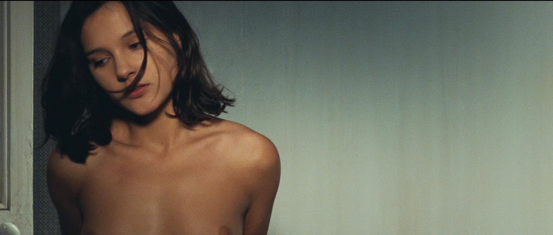Virginie Ledoyen in nude scene from Heroines which was released in 1997. She shows us her tits, butt and bush.   
